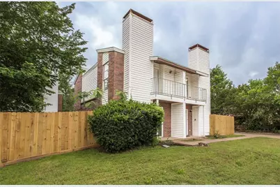 6828 Brentwood Stair Road, Fort Worth, TX 76112 - Photo 13