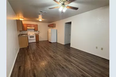 1112 Williams Avenue #D, Cleburne, TX 76033 - Photo 3