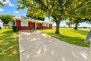 1902 Joslin St, Cleburne, TX 76033 - Photo 1