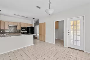 2805 Inniswood Cir, Arlington, TX 76015 - Photo 11