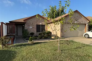 824 Mulder Dr, Arlington, TX 76001 - Photo 1