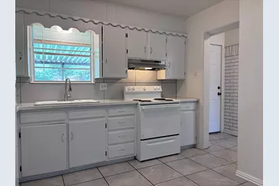 290 N Barker Street, Stephenville, TX 76401 - Photo 7