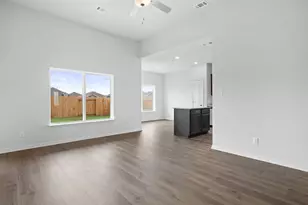 9637 Logan Sq Dr, Fort Worth, TX 76140 - Photo 5