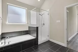 2806 Grand Lookout Ln, Arlington, TX 76001 - Photo 13