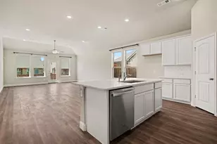 2806 Grand Lookout Ln, Arlington, TX 76001 - Photo 1