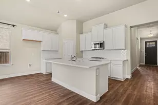 2806 Grand Lookout Ln, Arlington, TX 76001 - Photo 5