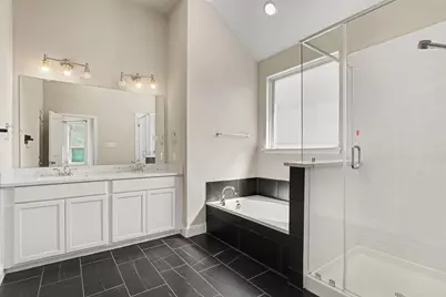2806 Grand Lookout Lane, Arlington, TX 76001 - Photo 9