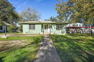 210 W Willingham St, Cleburne, TX 76033 - Photo 1