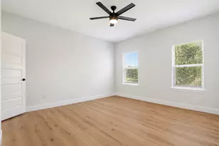 1516 E Humbolt St, Fort Worth, TX 76104 - Photo 7