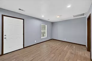 601 Royal St, Cleburne, TX 76031 - Photo 11