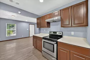 601 Royal St, Cleburne, TX 76031 - Photo 7