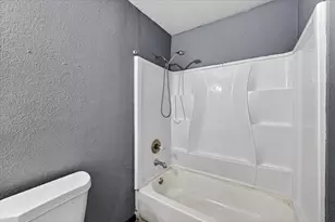 601 Royal St, Cleburne, TX 76031 - Photo 19