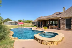 124 Carnes Ct, Springtown, TX 76082 - Photo 3
