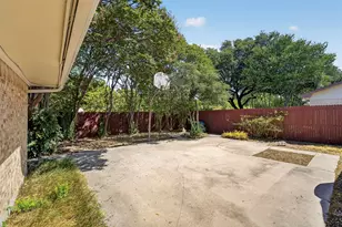 11125 Cactus Ln, Dallas, TX 75238 - Photo 35