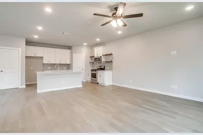 4532 Hogans Alley Drive, Arlington, TX 76001 - Photo 13