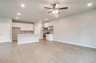 4532 Hogan's Alley Dr, Arlington, TX 76001 - Photo 13
