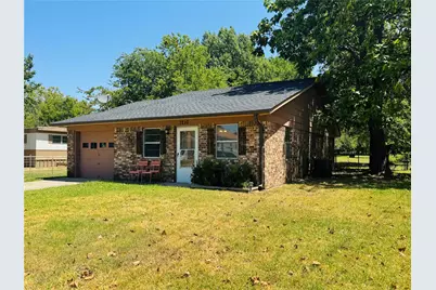1210 S Clements Street, Gainesville, TX 76240 - Photo 1