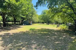 1210 S Clements St, Gainesville, TX 76240 - Photo 33
