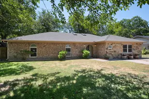 401 Hutson Dr, Corsicana, TX 75110 - Photo 1