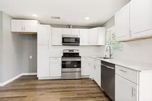 737 Cranbrook Ln, Grand Prairie, TX 75052 - Photo 5