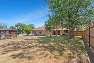 909 McClintic Dr, Groesbeck, TX 76642 - Photo 35