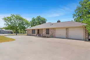 909 McClintic Dr, Groesbeck, TX 76642 - Photo 5