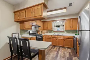 909 McClintic Dr, Groesbeck, TX 76642 - Photo 17