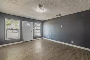 1106 Oak St, Grand Prairie, TX 75050 - Photo 11