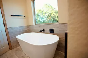 320 Summit Dr, Mineral Wells, TX 76067 - Photo 17