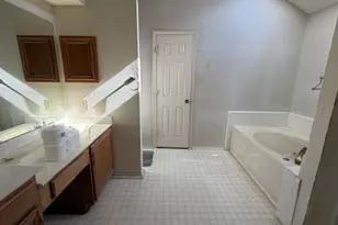 1429 Beckwith Dr, Arlington, TX 76018 - Photo 13