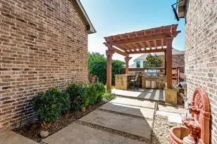 2254 Magic Mantle Dr, Lewisville, TX 75056 - Photo 35