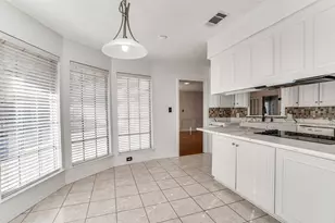 1021 Auburn Dr, Arlington, TX 76012 - Photo 9