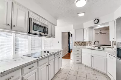1021 Auburn Drive, Arlington, TX 76012 - Photo 7