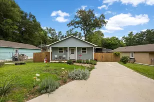 215 Hull St, Gladewater, TX 75647 - Photo 1