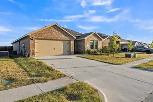 1748 Duskwood Dr, Lancaster, TX 75146 - Photo 1