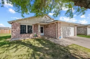 8721 Hunters Point Way, Fort Worth, TX 76123 - Photo 3