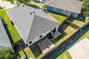 8721 Hunters Point Way, Fort Worth, TX 76123 - Photo 3
