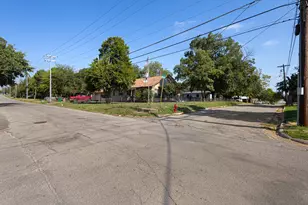301 W Nelson St, Bowie, TX 76230 - Photo 17