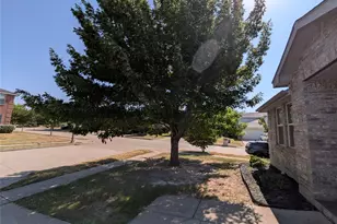 1736 Carolina Ridge Way, Fort Worth, TX 76247 - Photo 33