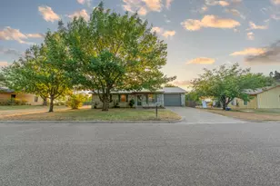 510 S Williams St, Hamilton, TX 76531 - Photo 37
