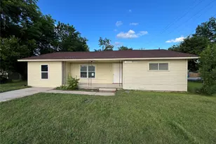 122 S 10th St, Sanger, TX 76266 - Photo 1
