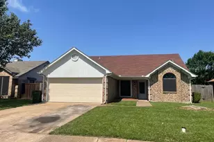 2115 Sunset Dr, Balch Springs, TX 75180 - Photo 1