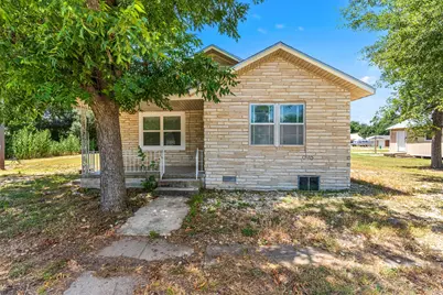 115 N College, Rosebud, TX 76570 - Photo 1