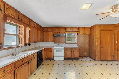 115 N College, Rosebud, TX 76570 - Photo 15