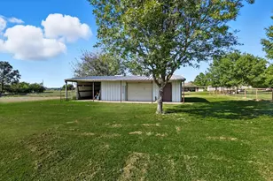 2309 Hillview Dr, Krum, TX 76249 - Photo 37