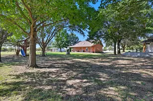 2309 Hillview Dr, Krum, TX 76249 - Photo 35
