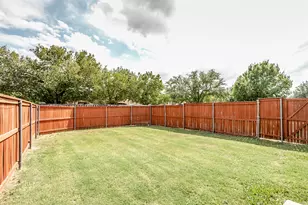206 Meredith Ct, Irving, TX 75063 - Photo 25