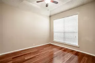206 Meredith Ct, Irving, TX 75063 - Photo 9