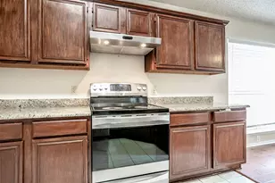 206 Meredith Ct, Irving, TX 75063 - Photo 5