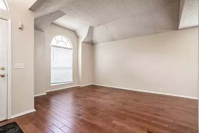 206 Meredith Court, Irving, TX 75063 - Photo 11